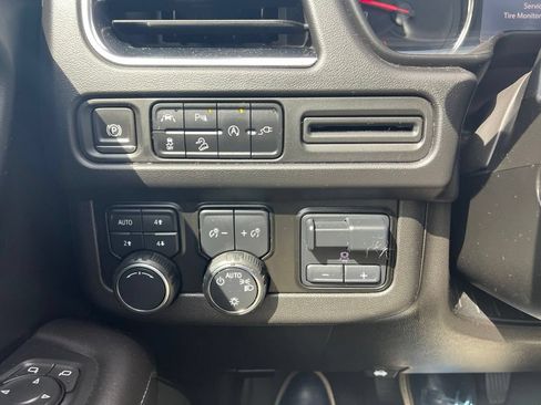 Used 2021 Chevrolet Tahoe Z71 w/ Z71 Signature Package AWD/4WD image 17
