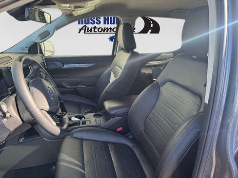 Used 2025 Ford Ranger Lariat w/ Black Appearance Package RWD image 9