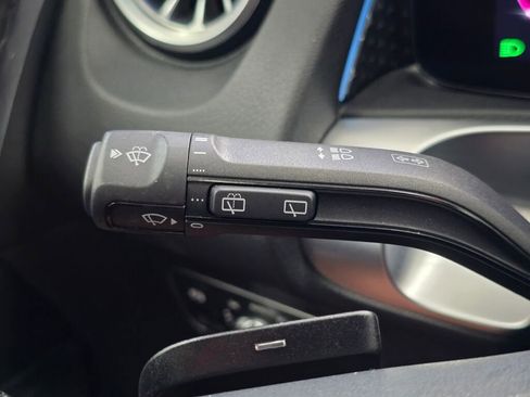 Used 2025 Mercedes-Benz GLB 250 4MATIC image 41
