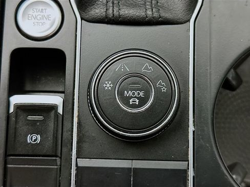 Used 2018 Volkswagen Atlas SE image 40