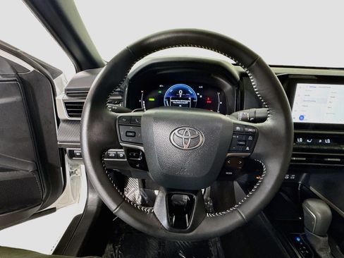 Used 2025 Toyota Camry SE w/ Convenience Package FWD image 13