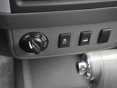 Used 2012 Nissan Frontier SV image 33