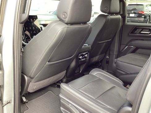 Used 2025 GMC Yukon XL Denali image 10