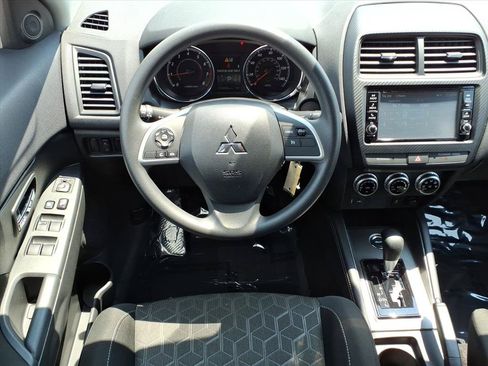 Used 2023 Mitsubishi Outlander Sport ES AWD/4WD image 3