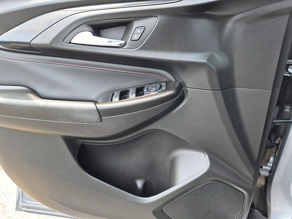 Used 2023 Chevrolet TrailBlazer RS FWD image 22