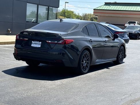 Used 2025 Toyota Camry SE image 3