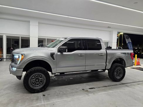 Used 2022 Ford F150 XLT w/ Equipment Group 302A High AWD/4WD image 3