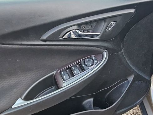 Used 2022 Chevrolet Malibu LT FWD image 11