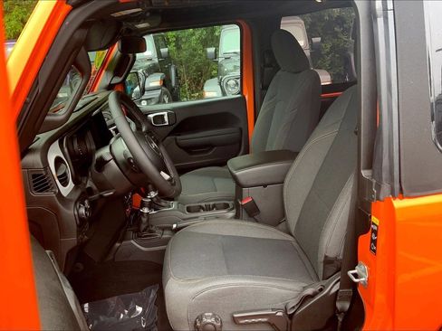 Certified 2025 Jeep Wrangler Sport AWD/4WD image 7