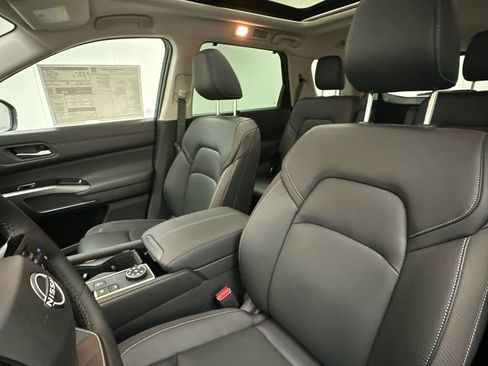 New 2026 Nissan Pathfinder SL w/ SL Premium Package AWD/4WD image 9