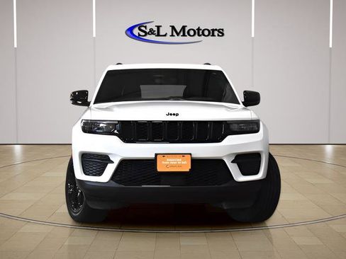 Certified 2023 Jeep Grand Cherokee Altitude AWD/4WD image 2