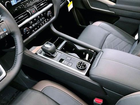 New 2025 Nissan Pathfinder Platinum image 8