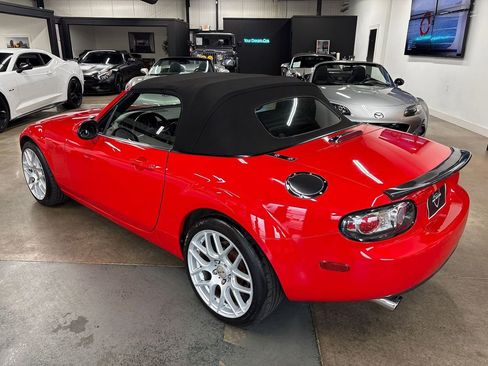 Used 2006 MAZDA MX-5 Miata Grand Touring RWD image 8