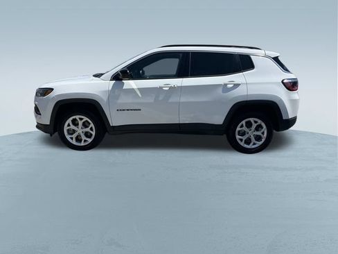 Used 2024 Jeep Compass Latitude AWD/4WD image 8