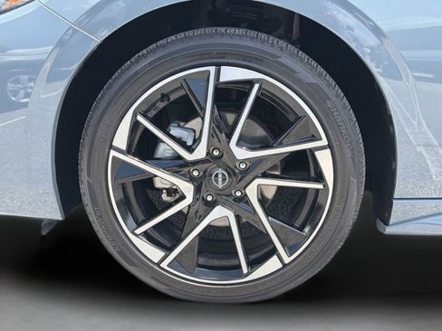 Used 2024 Nissan Sentra SR FWD image 32