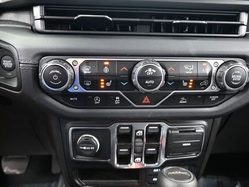 Used 2024 Jeep Gladiator Sport w/ Premium Package image 22