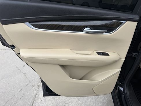 Used 2018 Cadillac XT5 AWD image 15