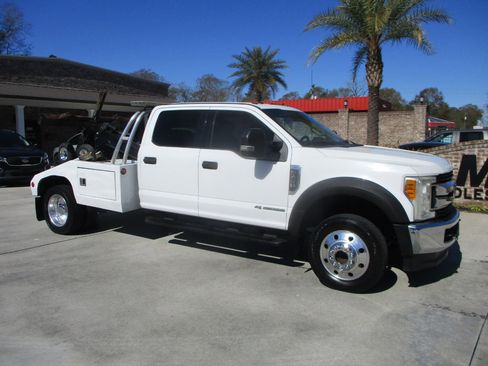 Used 2018 Ford F450 XLT image 3