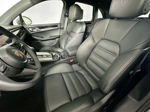 New 2026 Porsche Macan image 5