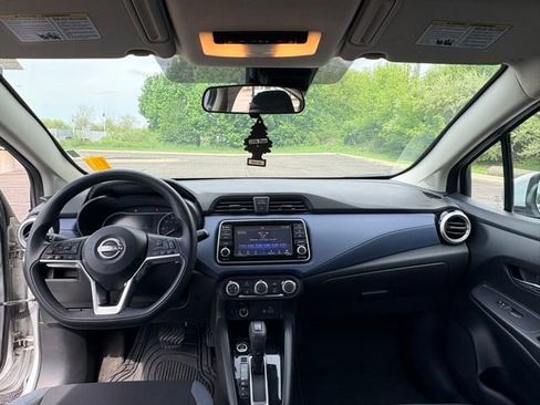 Used 2023 Nissan Versa SV FWD image 11