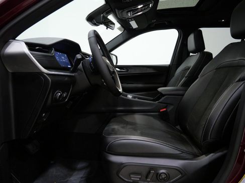 New 2025 Jeep Grand Cherokee Altitude image 13