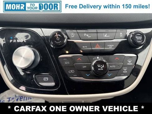 Used 2023 Chrysler Pacifica Touring-L image 33