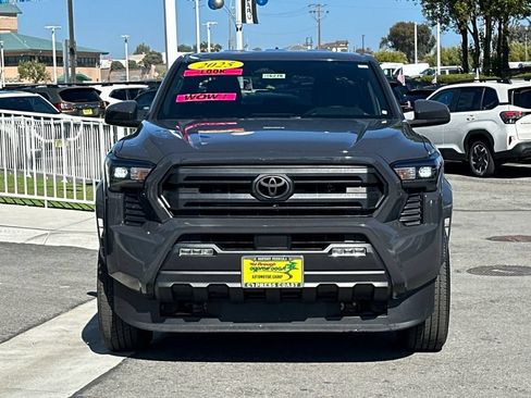 Used 2025 Toyota Tacoma SR5 AWD/4WD image 9