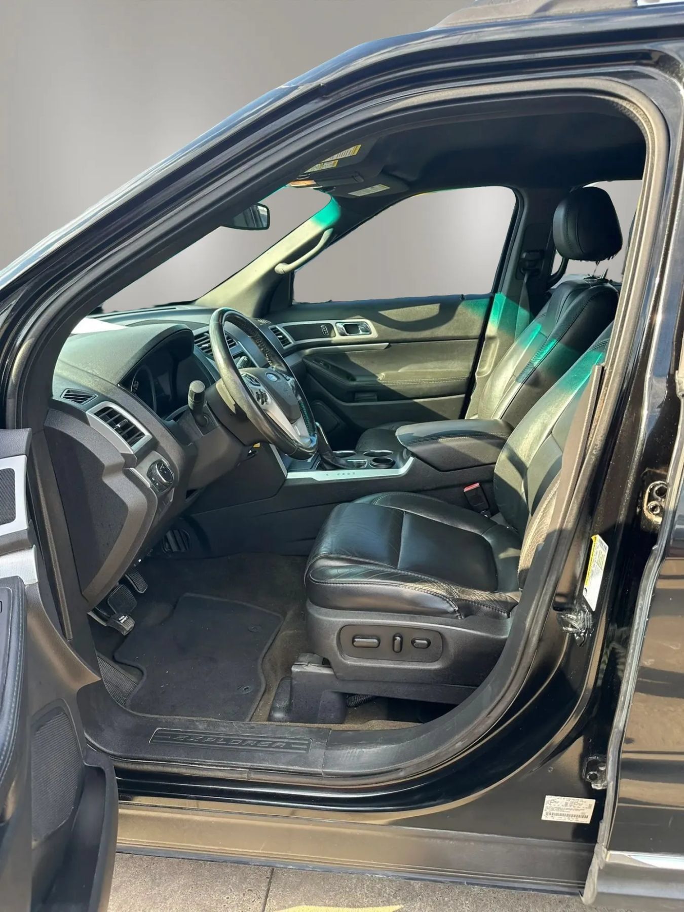 Used 2013 Ford Explorer XLT FWD image 4