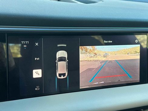 New 2025 Porsche Macan Electric image 21