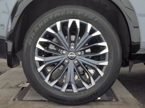 Used 2024 Nissan Rogue Platinum AWD/4WD image 12