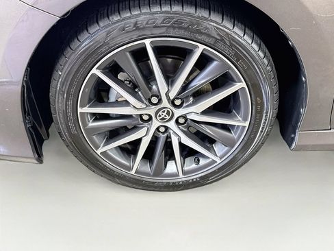 Used 2021 Toyota Camry XLE FWD image 39