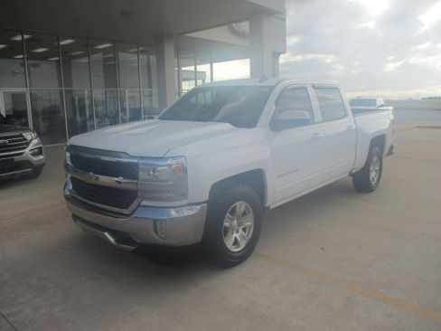 Used 2017 Chevrolet Silverado 1500 LT w/ All Star Edition AWD/4WD image 2