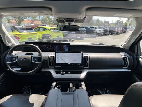 Used 2025 Ford Expedition Active AWD/4WD image 25