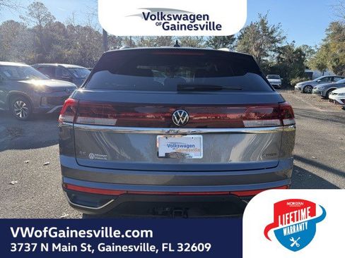Certified 2024 Volkswagen Atlas Cross Sport SE image 5