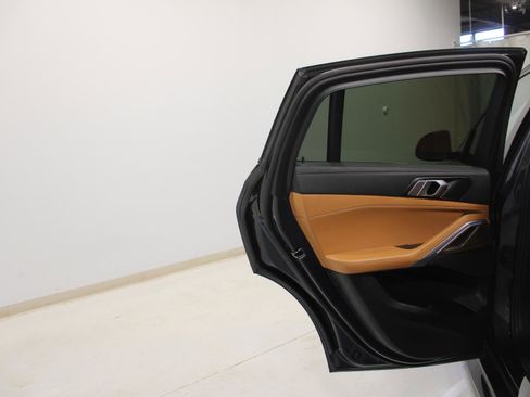 Used 2022 BMW X6 xDrive40i w/ M Sport Package image 22