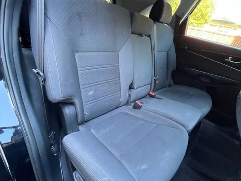 Used 2019 Kia Sorento LX w/ LX Convenience Package image 28