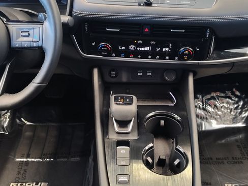 Certified 2024 Nissan Rogue SL w/ SL Premium Package FWD image 24