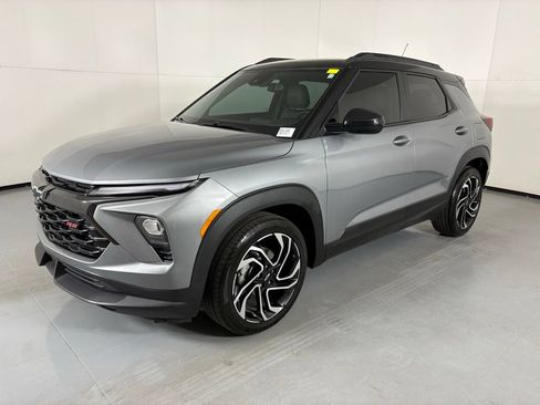 Used 2024 Chevrolet TrailBlazer RS FWD image 3