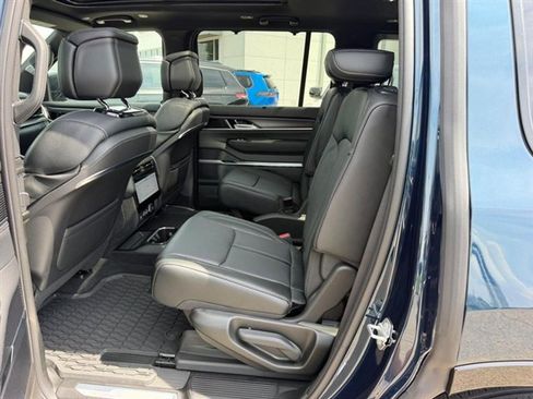 New 2026 Jeep Grand Wagoneer Summit AWD/4WD image 11