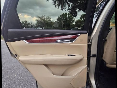 Used 2017 Cadillac XT5 Luxury w/ Driver Awareness Package image 23