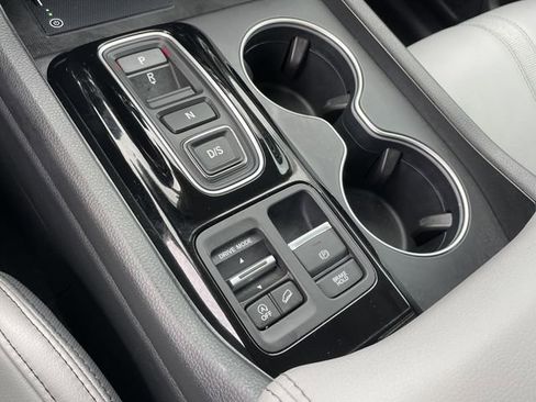 Used 2025 Honda Pilot Touring image 22