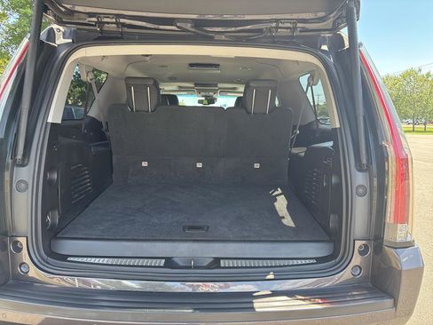 Used 2016 Cadillac Escalade ESV Premium image 17