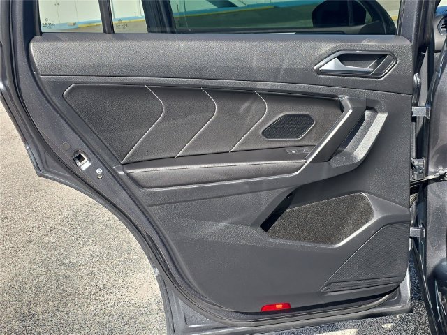 Used 2023 Volkswagen Tiguan SEL R-Line AWD/4WD image 9