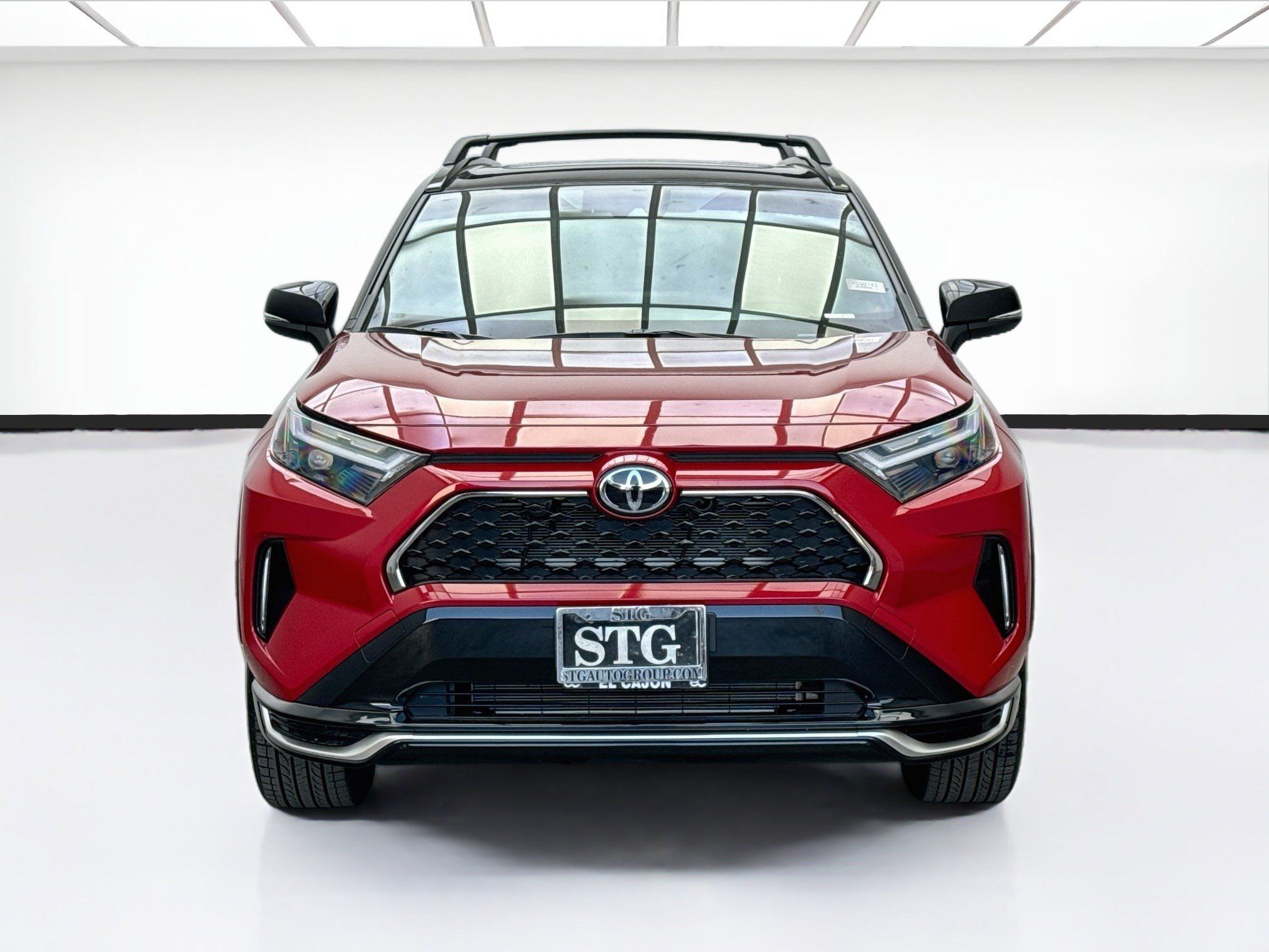 Used 2025 Toyota RAV4 XSE AWD/4WD image 2