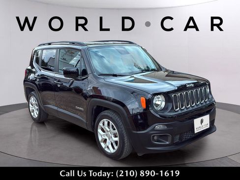 Used 2018 Jeep Renegade Latitude FWD image 1