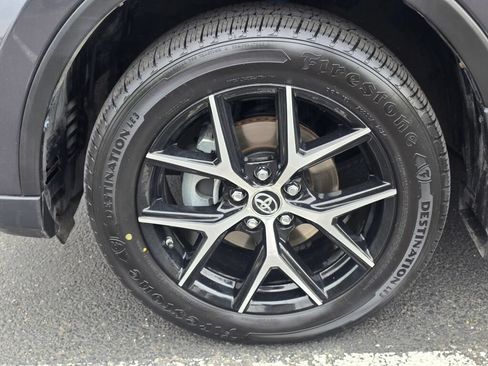 Used 2017 Toyota RAV4 SE AWD/4WD image 9