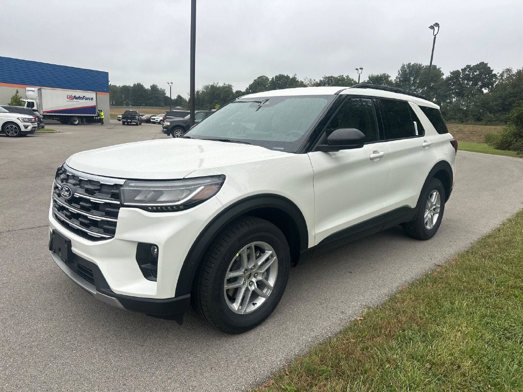New 2027 Ford Explorer Active w/ Active Comfort Package AWD/4WD image 3