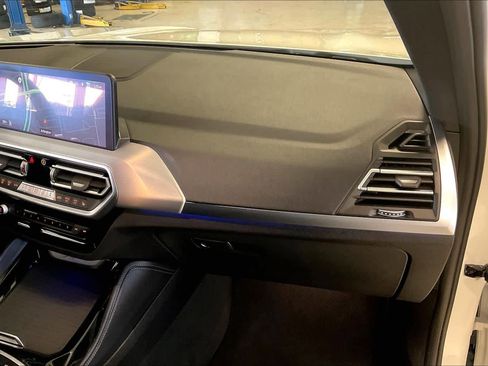 Certified 2024 BMW X4 xDrive30i w/ Premium Package image 17