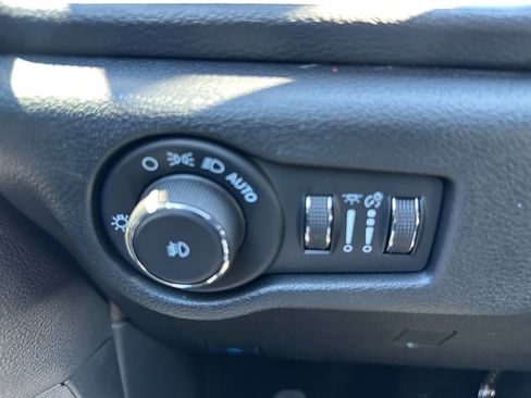 New 2026 Chrysler Pacifica Select image 18