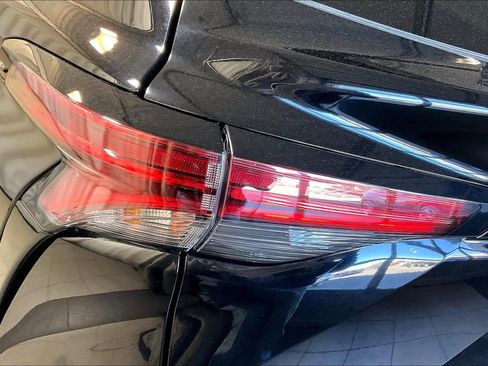 Used 2022 Toyota Sienna LE image 33